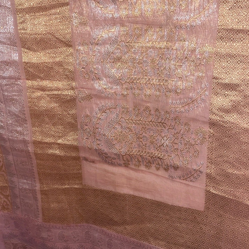 Elegant Pink and Gold Saree - Picture 2 of 6